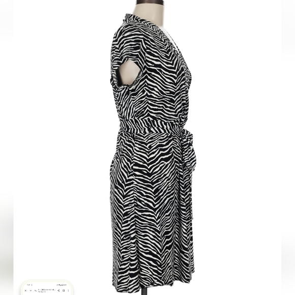 Zebra pattern A shape dress - Picture 3 of 8